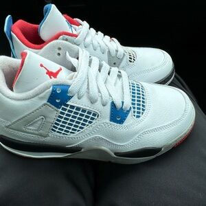 Nike Air Jordan 4 Retro BQ7669-146 Youth 13 no marks or wear like brand new